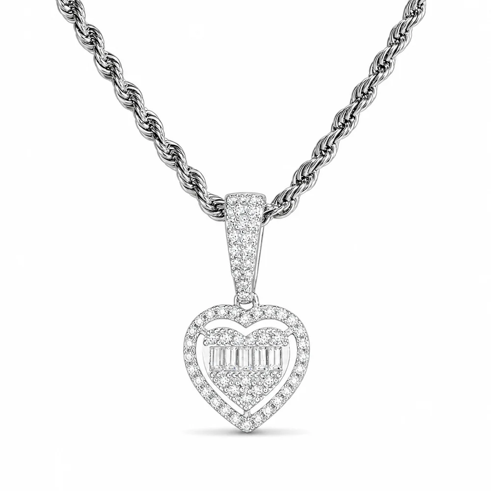 Colgante de corazón de moissanita en plata 925 de Miles Jewellery